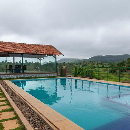 Stayvista'S Ficus Farms - Mountain-View Haven With Rustic Artsy Interiors, Outdoor Pool, Glasshouse, Home Theatre & Karaoke Delight Igatpuri Zewnętrze zdjęcie