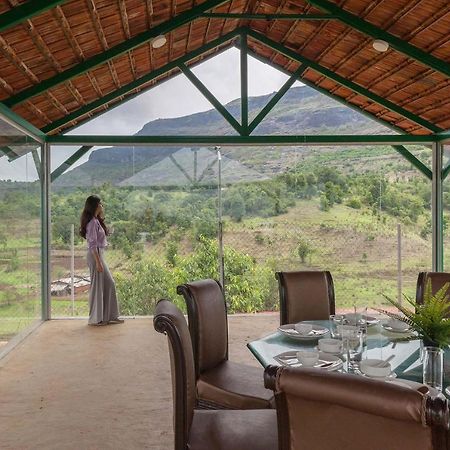 Stayvista'S Ficus Farms - Mountain-View Haven With Rustic Artsy Interiors, Outdoor Pool, Glasshouse, Home Theatre & Karaoke Delight Igatpuri Zewnętrze zdjęcie