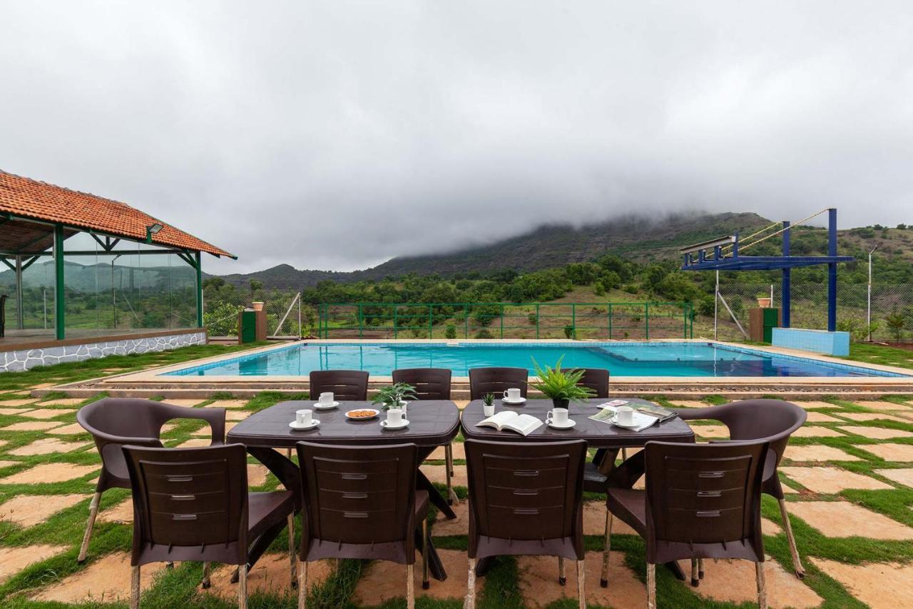 Stayvista'S Ficus Farms - Mountain-View Haven With Rustic Artsy Interiors, Outdoor Pool, Glasshouse, Home Theatre & Karaoke Delight Igatpuri Zewnętrze zdjęcie
