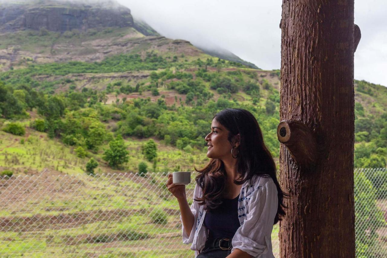 Stayvista'S Ficus Farms - Mountain-View Haven With Rustic Artsy Interiors, Outdoor Pool, Glasshouse, Home Theatre & Karaoke Delight Igatpuri Zewnętrze zdjęcie