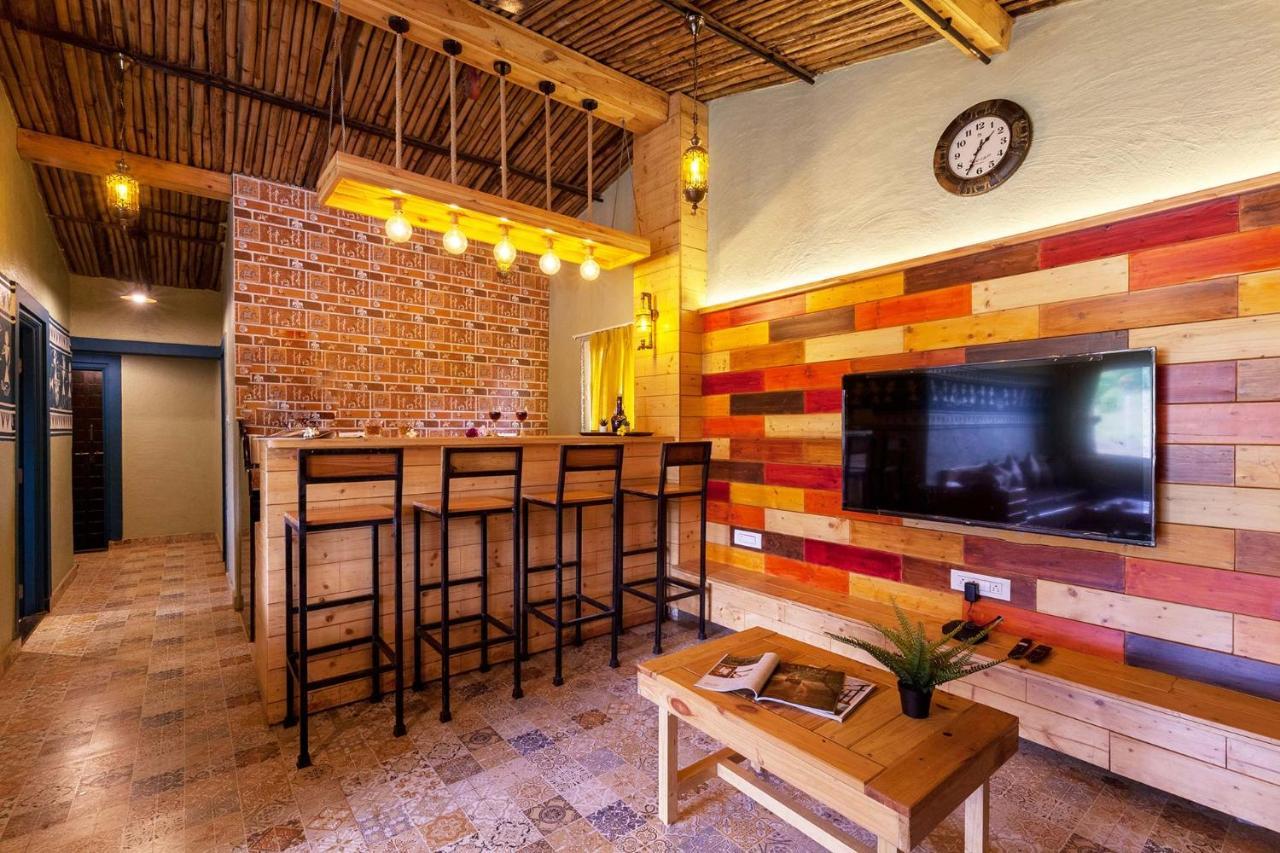 Stayvista'S Ficus Farms - Mountain-View Haven With Rustic Artsy Interiors, Outdoor Pool, Glasshouse, Home Theatre & Karaoke Delight Igatpuri Zewnętrze zdjęcie