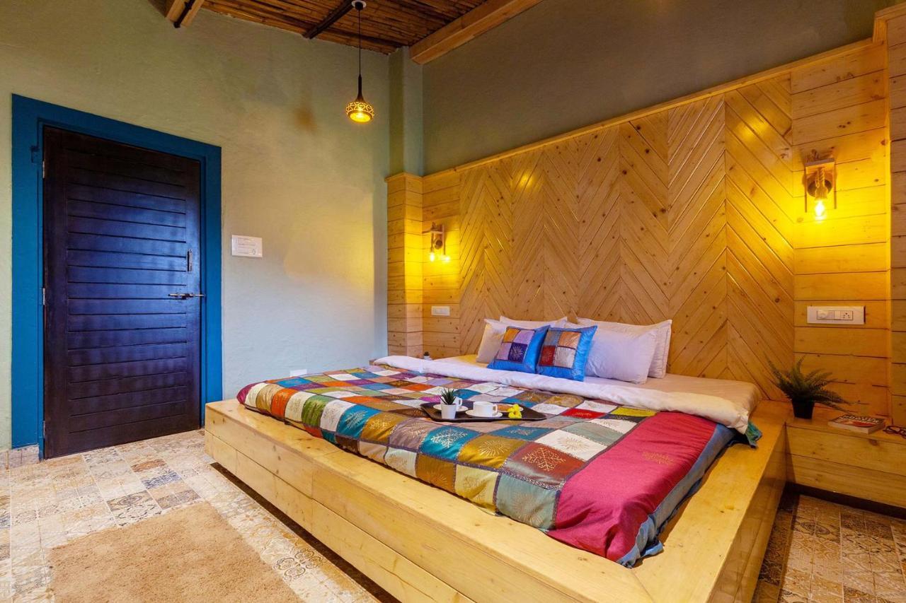 Stayvista'S Ficus Farms - Mountain-View Haven With Rustic Artsy Interiors, Outdoor Pool, Glasshouse, Home Theatre & Karaoke Delight Igatpuri Zewnętrze zdjęcie