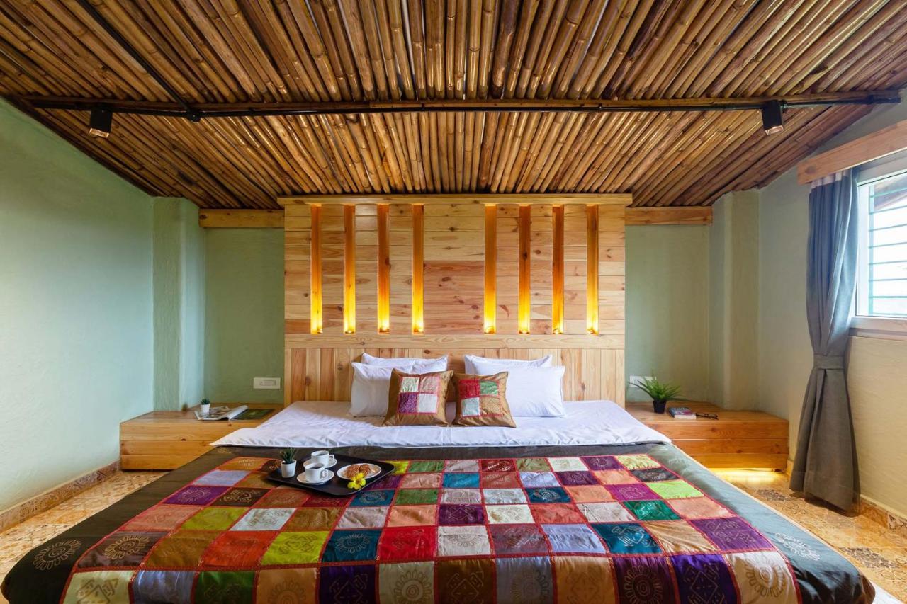 Stayvista'S Ficus Farms - Mountain-View Haven With Rustic Artsy Interiors, Outdoor Pool, Glasshouse, Home Theatre & Karaoke Delight Igatpuri Zewnętrze zdjęcie