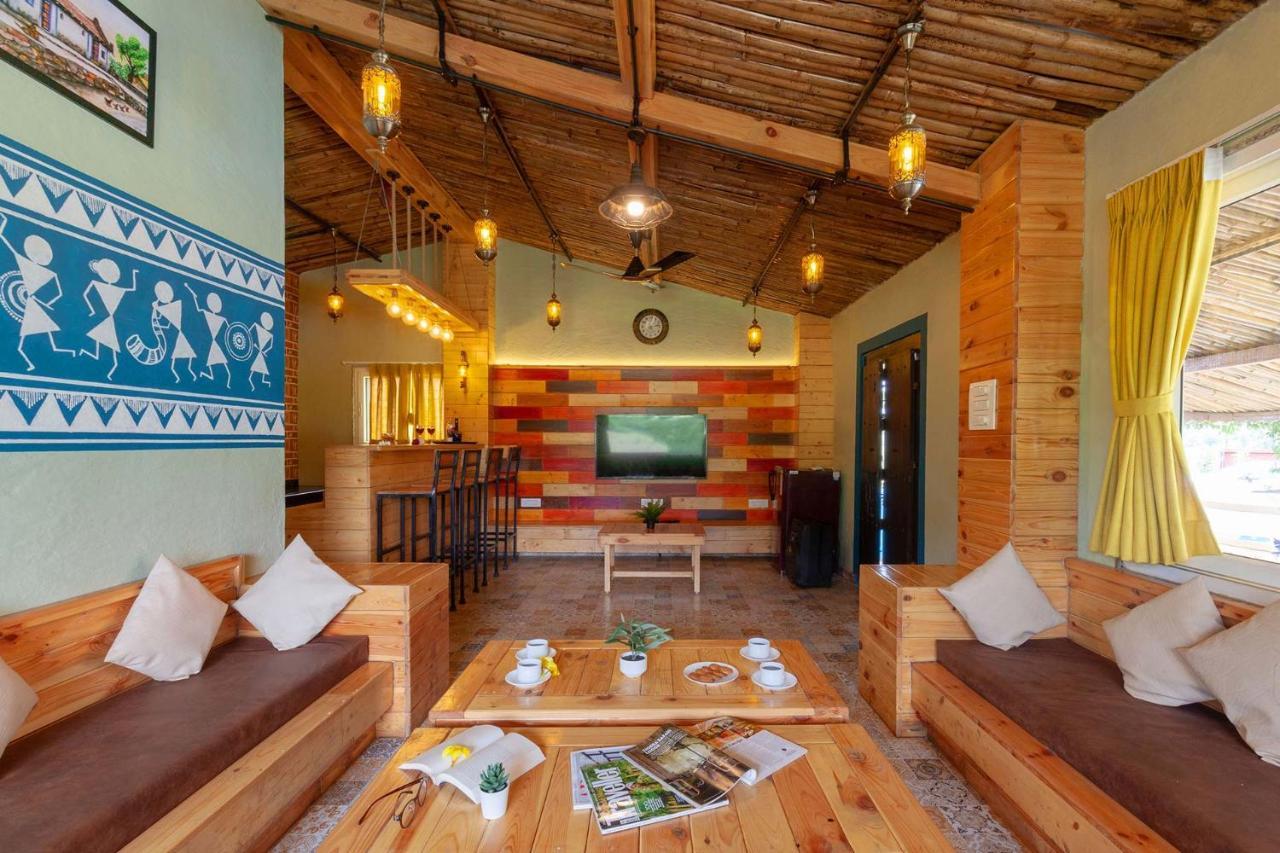 Stayvista'S Ficus Farms - Mountain-View Haven With Rustic Artsy Interiors, Outdoor Pool, Glasshouse, Home Theatre & Karaoke Delight Igatpuri Zewnętrze zdjęcie