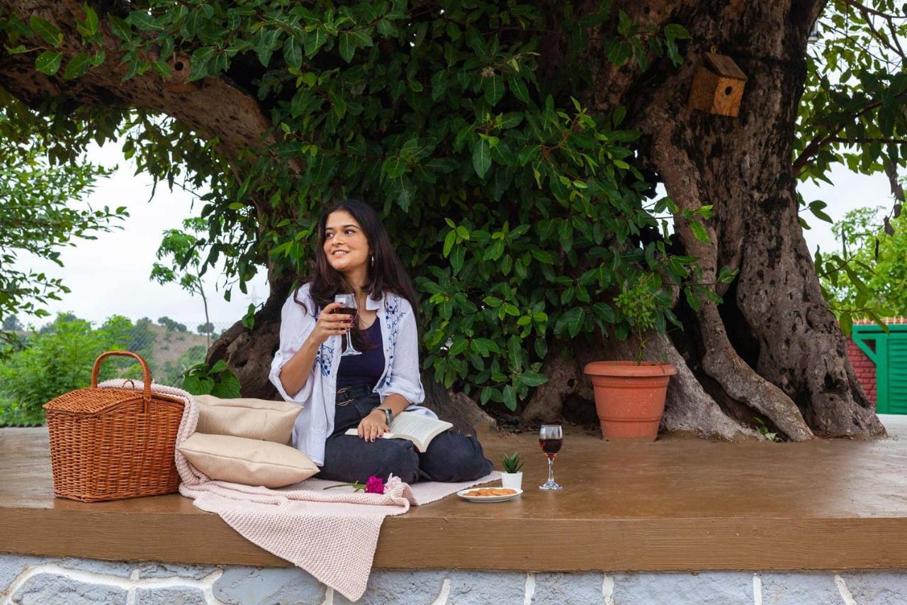 Stayvista'S Ficus Farms - Mountain-View Haven With Rustic Artsy Interiors, Outdoor Pool, Glasshouse, Home Theatre & Karaoke Delight Igatpuri Zewnętrze zdjęcie
