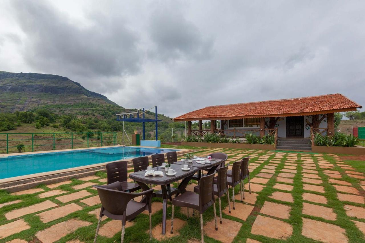 Stayvista'S Ficus Farms - Mountain-View Haven With Rustic Artsy Interiors, Outdoor Pool, Glasshouse, Home Theatre & Karaoke Delight Igatpuri Zewnętrze zdjęcie