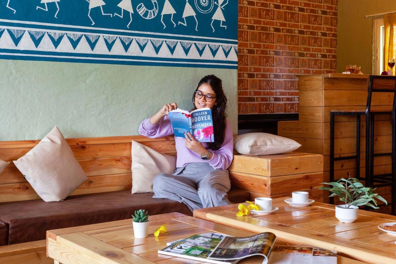 Stayvista'S Ficus Farms - Mountain-View Haven With Rustic Artsy Interiors, Outdoor Pool, Glasshouse, Home Theatre & Karaoke Delight Igatpuri Zewnętrze zdjęcie