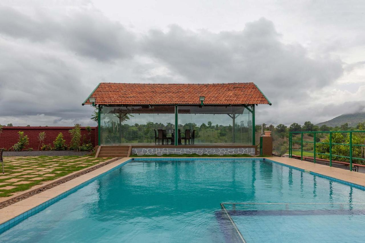 Stayvista'S Ficus Farms - Mountain-View Haven With Rustic Artsy Interiors, Outdoor Pool, Glasshouse, Home Theatre & Karaoke Delight Igatpuri Zewnętrze zdjęcie