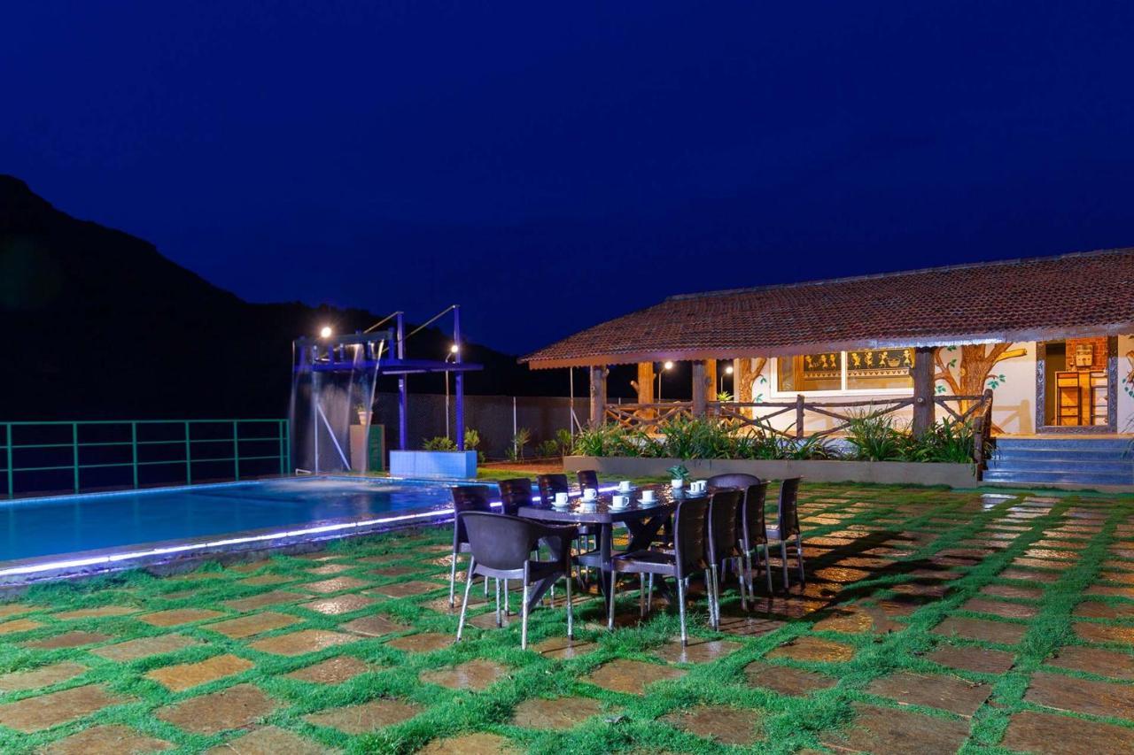 Stayvista'S Ficus Farms - Mountain-View Haven With Rustic Artsy Interiors, Outdoor Pool, Glasshouse, Home Theatre & Karaoke Delight Igatpuri Zewnętrze zdjęcie